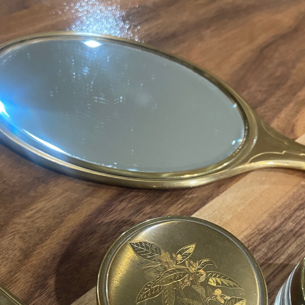 Elegant Gold Vanity Set - Picture 5 of 7